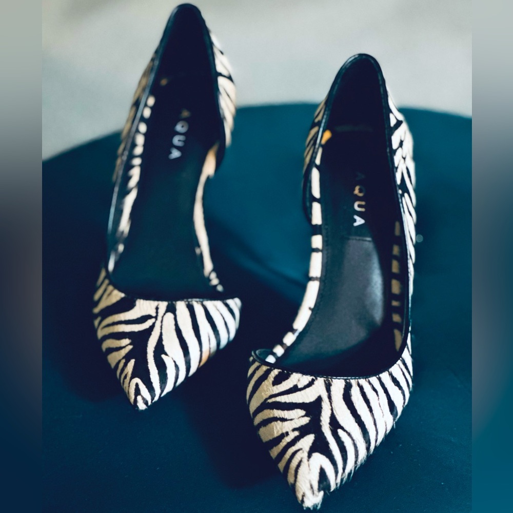 100% Bloomingdale’s Exclusive Zebra Aqua Pumps!!